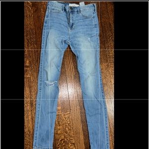 holloster, size 3r skinny jeans. super soft and cute!!